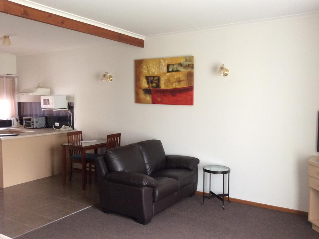 Ambassador Motor Inn Ballarat Room photo