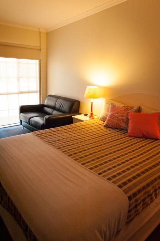 Ambassador Motor Inn Ballarat Room photo