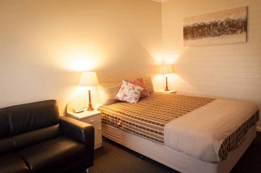 Ambassador Motor Inn Ballarat Room photo