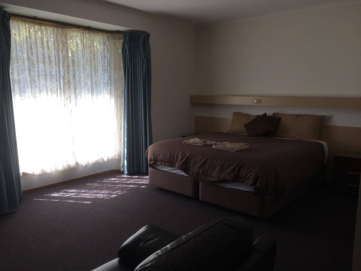 Ambassador Motor Inn Ballarat Exterior photo